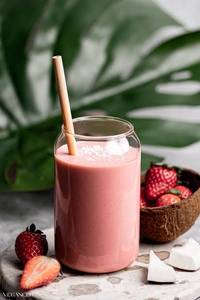 Strawberry Walnut Smoothie
