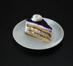 Pastry Black Current Piece