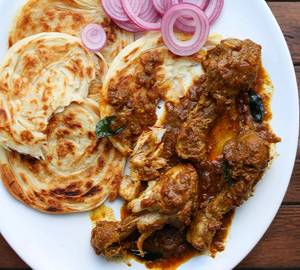 Chicken Kasha + Triangle Paratha (2 Pieces)