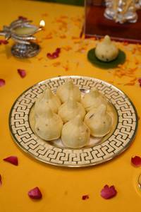 Khoya Modak