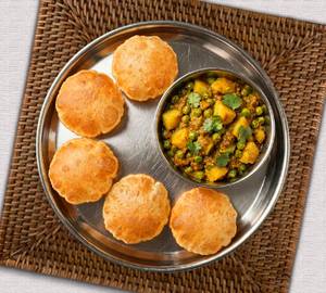 Puri [ 5Pieces] + Aalu Matar Sabji