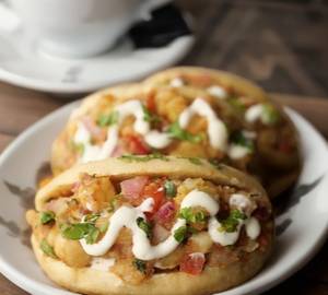 Butter Aloo & Paneer Kulcha Pocket