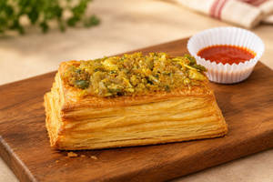 Chicken Sukkha Puff [1 Pc]
