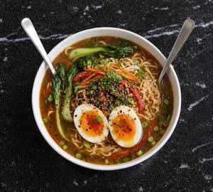 Chicken  & Egg Thukpa