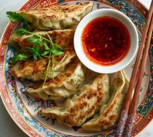 Veg Pan Fried Momos [6Pieces]