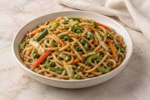 Veg Hakka Noodles Gravy
