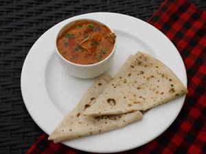 Creamy Gravy Chaap + Butter Roti (1 piece)