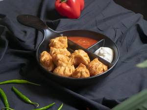 Veg Fried Momos (8 Pieces)
