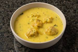 Kadhi pakoda