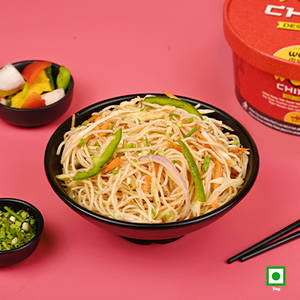 Veggie Hakka Noodles - (500 ml)
