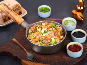 Hakka Noodles Chicken