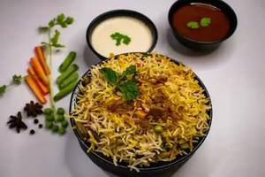 Veg Biryani With Raita