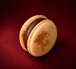 Biscoff Chocolate Macaron
