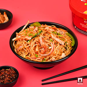 Chicken Noodles In Chilli Garlic Sauce - (500 ml)