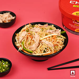 Chicken Hakka Noodles - (500 ml)