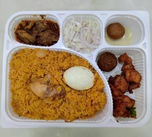 Ambur chicken biryani+Varuval+Chilly+Kola+Egg+Sweet+Curd+Onion