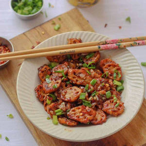 Lotus Stem With Choice Of Sauce(320 Kcal)