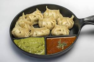 Veg Steamed Momos (8 Pieces)