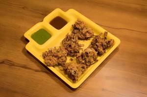 Onion pakoda (8 pieces)