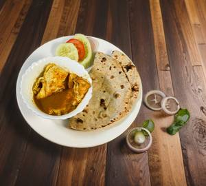 4 roti with omelette curry and salad