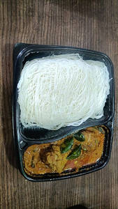 Idiyappam With Chicken Gravy