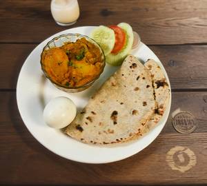 4 haat roti with dum aloo and boiled egg