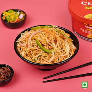 Veggie Noodles In Chilli Garlic - (500 ml)