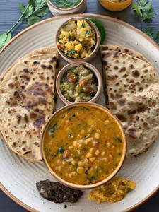 Sattu Paratha Platter