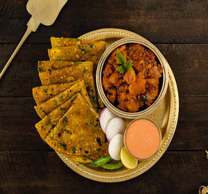 Theplas With Aloo Ki Sabzi Combo