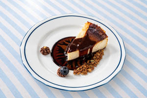 Basque Cheese Cake With Nutella Sauce