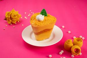 Mango mousse Pastry