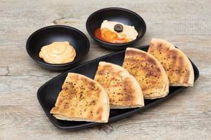 Herbed Pita Bread With Humus