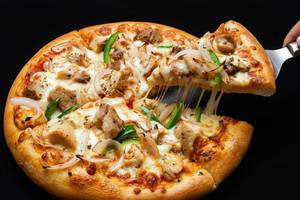 Chicken And Cheese Pizza