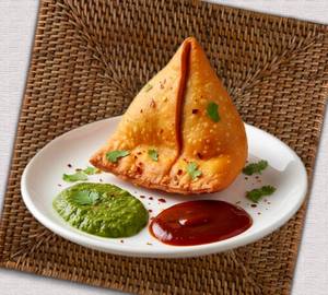 Samosa With Chutney