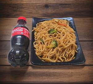 Veg Noodles [Half] With Coke Soft Beverage [200 ml]