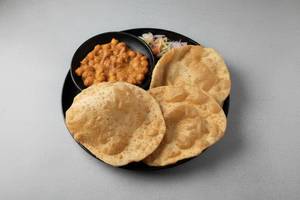 4 Poori with sabji