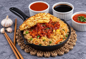 Chi Chilli Garlic Rice With Schezwan Chicken