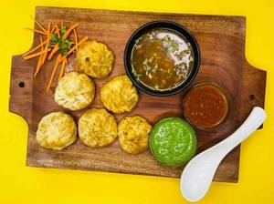 Veg Fried Momos (6 Pieces)
