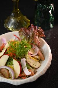Mixed Lettuce And Fig Salad