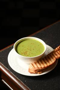 Cream Of Spinach And Roasted Garlic Soup