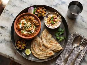 Chicken Curry Masala with 2 Laccha Paratha (Mini) and Boondi Raita