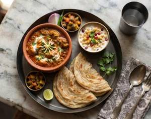 Chicken Handi with 2 Laccha Paratha (Mini) and Boondi Raita