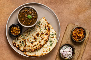 Amritsari Aloo Pyaaz Kulcha & Chole
