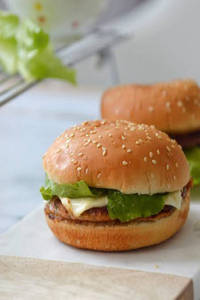 Sn-cream Chicken Cheese Burger