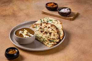 Amritsari Paneer Pyaaz Kulcha & Chole