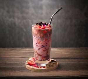 Choco strawberry (cold drinking chocolate with strawberry ice cream)