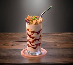 Vanilla chickoo milkshake
