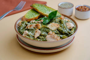 Creamy Pesto Pasta (Chicken)