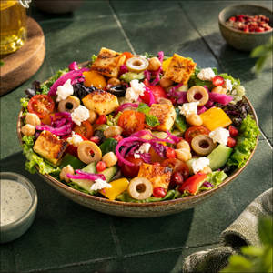 Mediterranean Paneer Salad