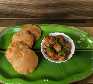 6 Khasta Poori With Aloo Ki Sabji